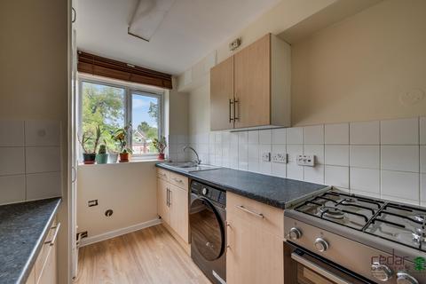 2 bedroom flat to rent, Great North Road, Finchley Central N2