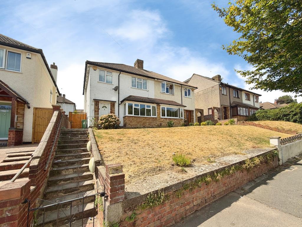 Detached house exterior, driveway