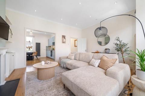 3 bedroom flat for sale, Helix Road, SW2
