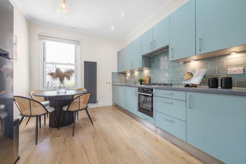 3 bedroom flat for sale, Helix Road, SW2