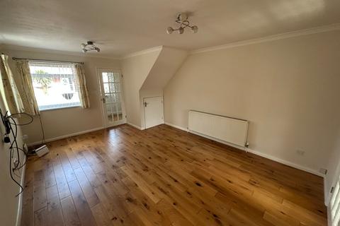 2 bedroom semi-detached house to rent, Primrose Drive, Hull, HU5