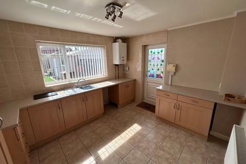 2 bedroom semi-detached house to rent, Primrose Drive, Hull, HU5