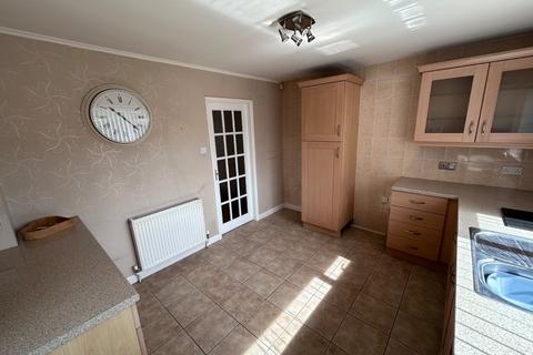 2 bedroom semi-detached house to rent, Primrose Drive, Hull, HU5