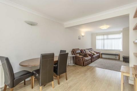3 bedroom house to rent, Rosslyn Avenue, Feltham TW14