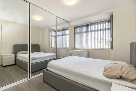3 bedroom house to rent, Rosslyn Avenue, Feltham TW14