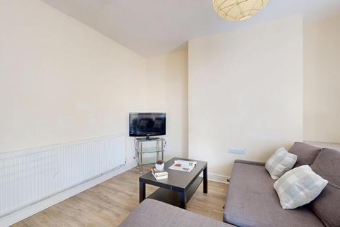 3 bedroom house to rent, Wald Avenue, Manchester M14