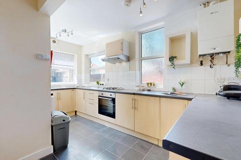 3 bedroom house to rent, Wald Avenue, Manchester M14