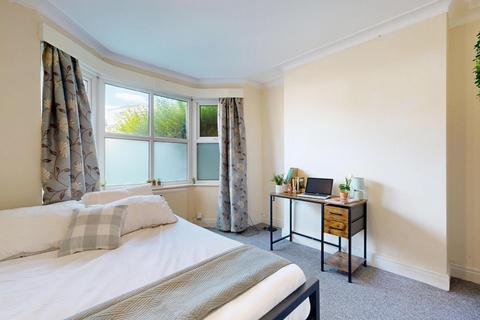 3 bedroom house to rent, Wald Avenue, Manchester M14