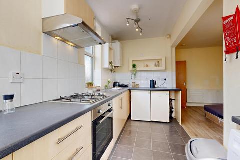 3 bedroom house to rent, Wald Avenue, Manchester M14