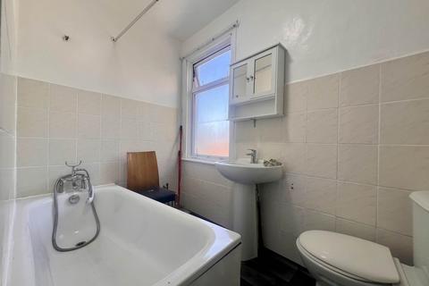 2 bedroom flat to rent, Romford Road, London, E12