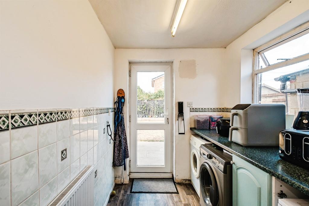 House in WORTHING - More