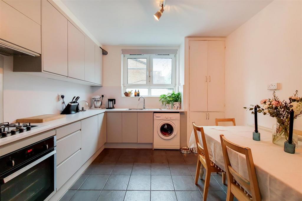 Apartment in London - More