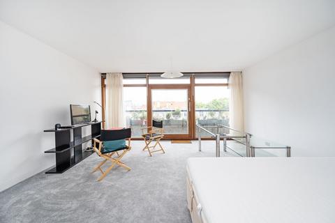 Studio to rent, Barbican, London, EC2Y
