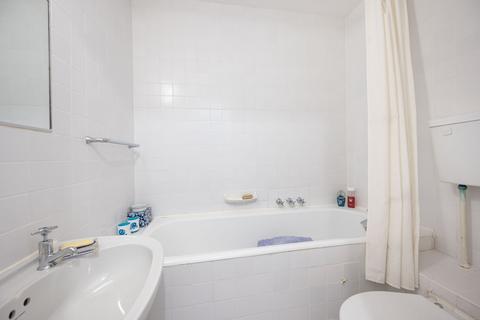 Studio to rent, Barbican, London, EC2Y