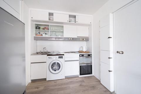 Studio to rent, Barbican, London, EC2Y