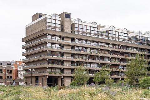 Studio to rent, Barbican, London, EC2Y