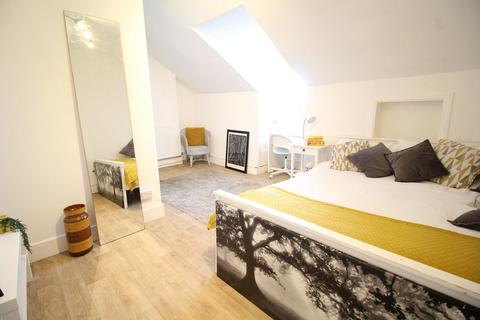 Studio for sale, Beulah Road, Thornton Heath, CR7
