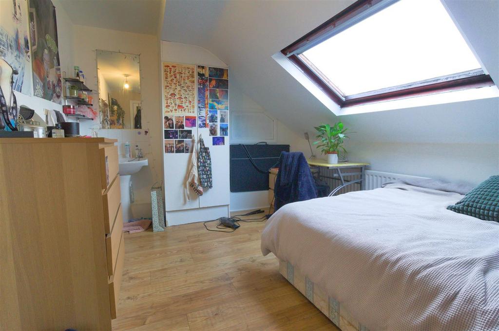 Apartment in Newcastle upon Tyne, Tyne and Wear - View 4