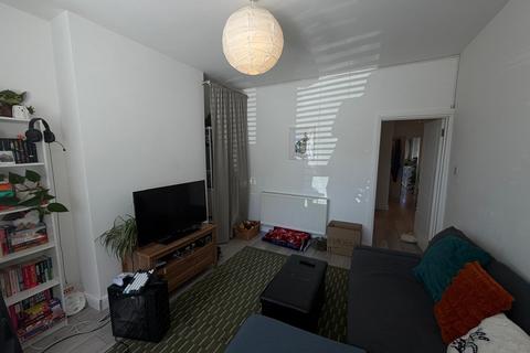 2 bedroom flat to rent, Bond Road, Southampton, SO18