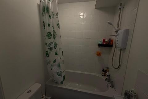 2 bedroom flat to rent, Bond Road, Southampton, SO18