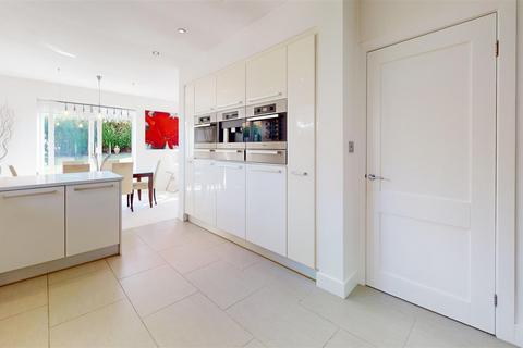 3 bedroom detached bungalow to rent, Cauldron Crescent, Swanage