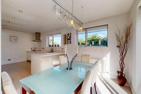 3 bedroom detached bungalow to rent, Cauldron Crescent, Swanage