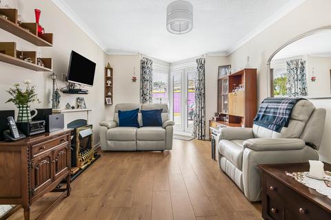 2 bedroom flat for sale, Roseacre Gardens, Welwyn Garden City, AL7