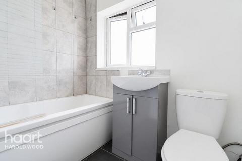 3 bedroom end of terrace house for sale, Hailsham Road, Harold Hill