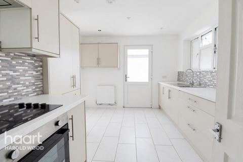 3 bedroom end of terrace house for sale, Hailsham Road, Harold Hill