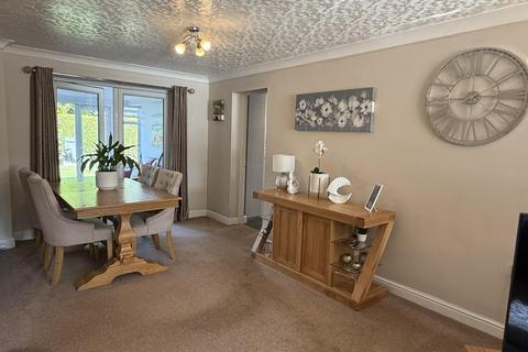 4 bedroom end of terrace house for sale, Wilkinson Way, Strensall, York