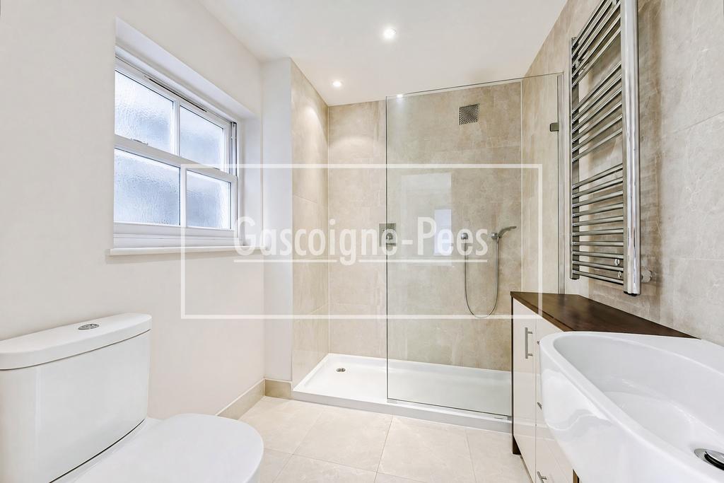 House in Kingston upon Thames - More