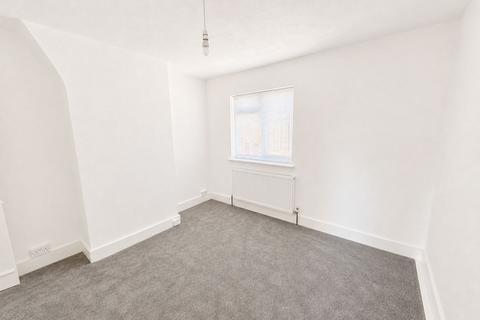 2 bedroom end of terrace house to rent, Cumberland Street, Staines-upon-Thames, TW18