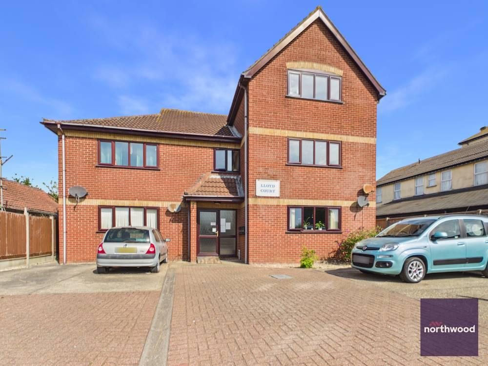 Detached house exterior, driveway