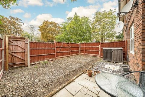 2 bedroom flat for sale, Hope Close, London SE12