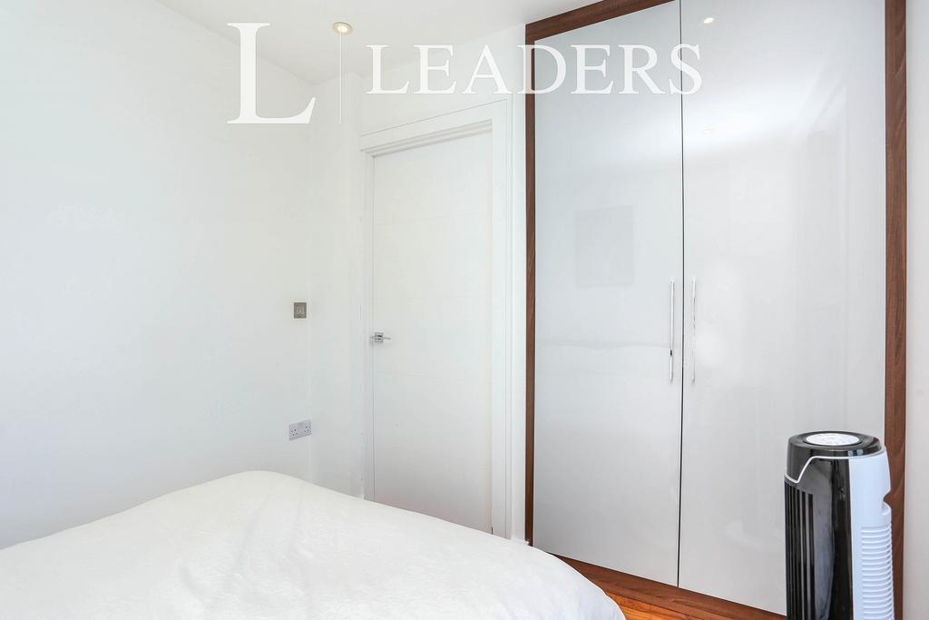 Apartment in London - More