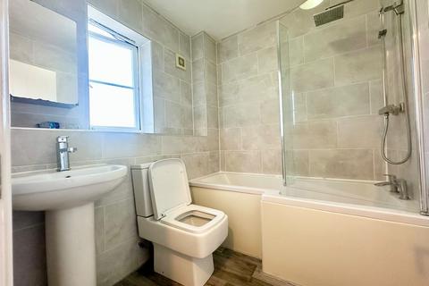 2 bedroom flat to rent, Stern Close, Barking