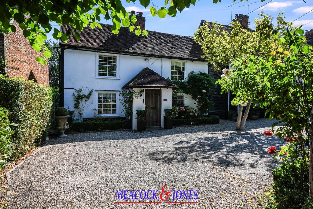 Detached house exterior, driveway