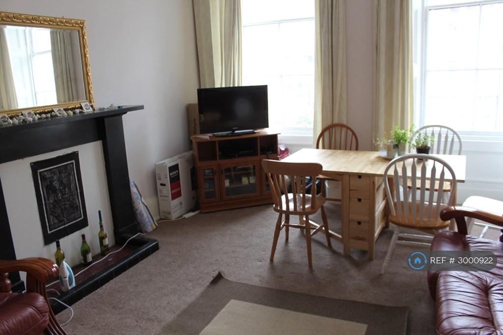 Apartment in Edinburgh, Southside - View 2