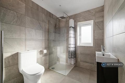 5 bedroom detached house to rent, Rugby Road, Lutterworth, LE17