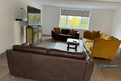 5 bedroom detached house to rent, Rugby Road, Lutterworth, LE17