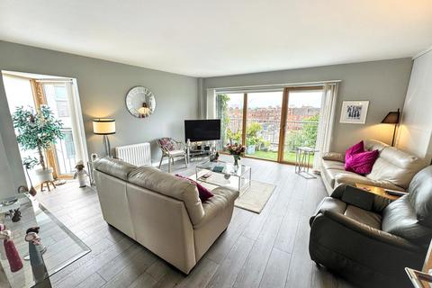 2 bedroom penthouse for sale, Ascot Gate, Glasgow G12