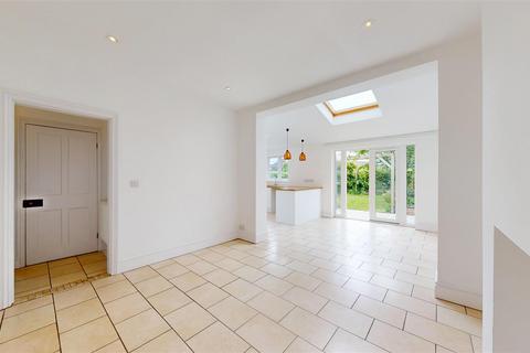 3 bedroom semi-detached house to rent, Hafren Road, Shrewsbury