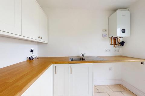 3 bedroom semi-detached house to rent, Hafren Road, Shrewsbury