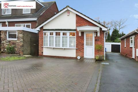 2 bedroom detached bungalow to rent, St. Johns Road, Cannock