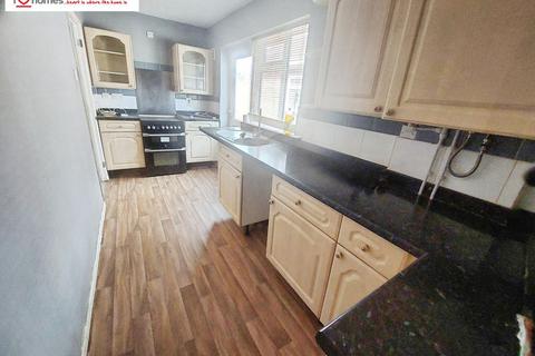 2 bedroom detached bungalow to rent, St. Johns Road, Cannock