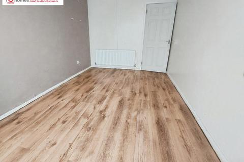 2 bedroom detached bungalow to rent, St. Johns Road, Cannock
