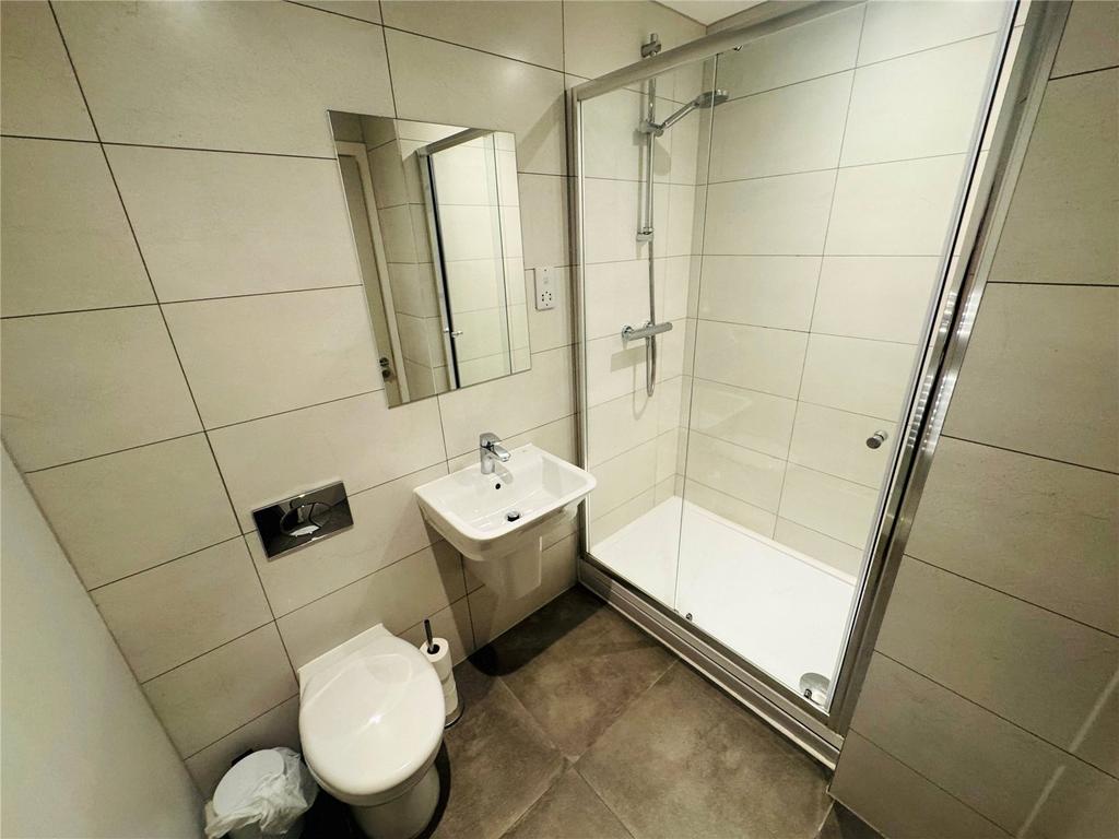 House in Salford, Ordsall - More