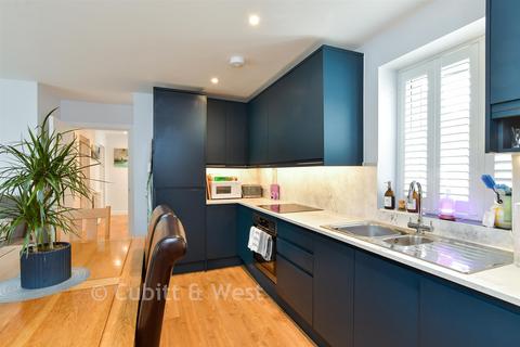 2 bedroom ground floor flat for sale, Deora Place, Worthing BN13