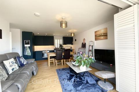 2 bedroom ground floor flat for sale, Deora Place, Worthing BN13