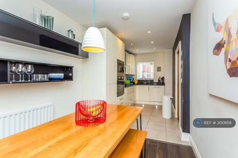 3 bedroom terraced house to rent, Kingfisher Drive, Maidenhead, SL6